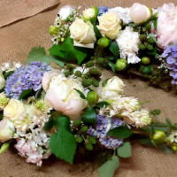 kleine Tischblumen Firmenjubilaeum