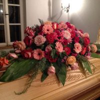 Sargbouquet rot und rosa