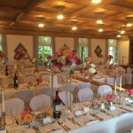 Hochzeits Saaldekoration mit hohen Gestecken Hochzeits Saaldekoration hohe Gestecke