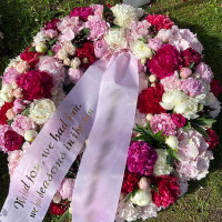 Trauerkranz mit Pfingstrosen Trauerkranz mit Pfingstrosen